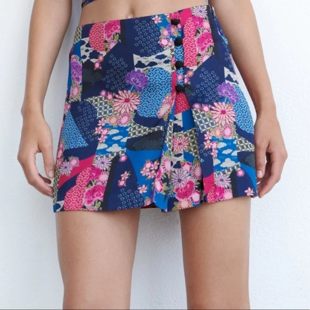 Zara PRINTED SATIN EFFECT MINI SKIRT‎ Size XS- NWOT